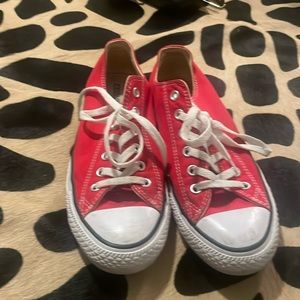 RED ALL STAR CONVERSE SIZE WOMENS 9